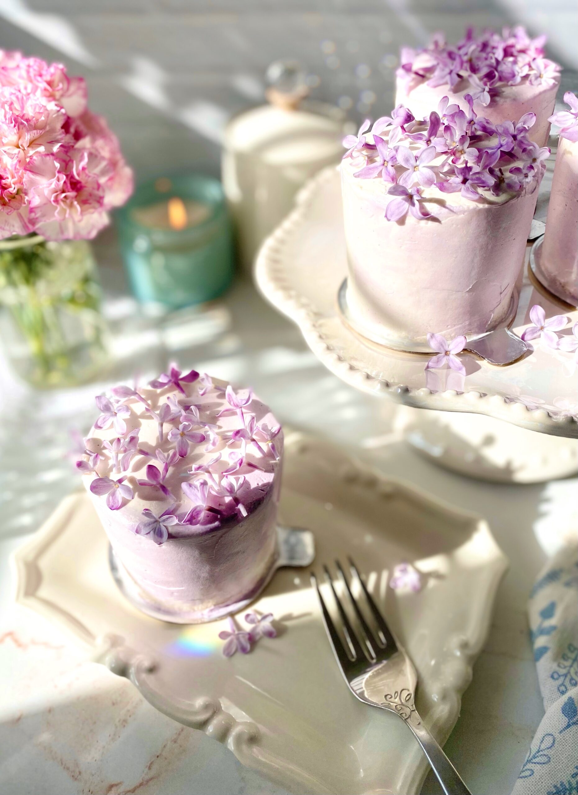 Lilac Vanilla Mini Cakes