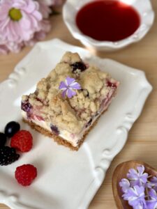 Berry Crumble Cheesecake Bars