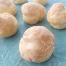 Peaches & Cream Profiteroles by Brownie Mischief