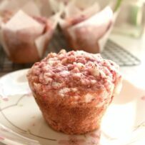 strawberrry shortcake crumble muffins